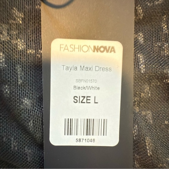 Black and White Zigzag Maxi Dress - Picture 5 of 7